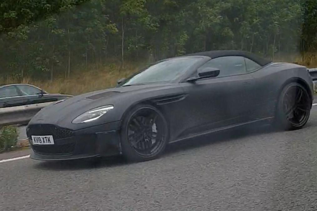 Aston Martin DBS Superleggera Volante розпочав тести