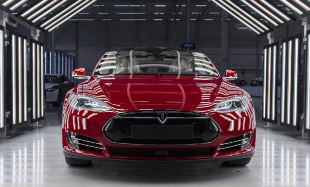 Tesla розповіла, скільки вже зробила електрокарів Model 3