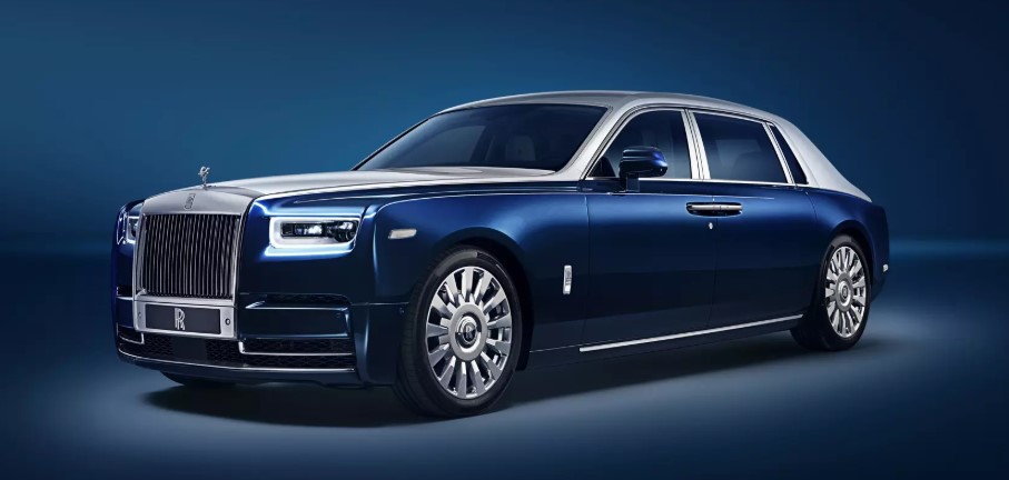 Окремо від усіх: у Rolls-Royce Phantom повністю ізолювали пасажирські місця