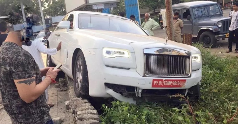 Дуже невдалий досвід першої поїздки на новому Rolls-Royce Ghost