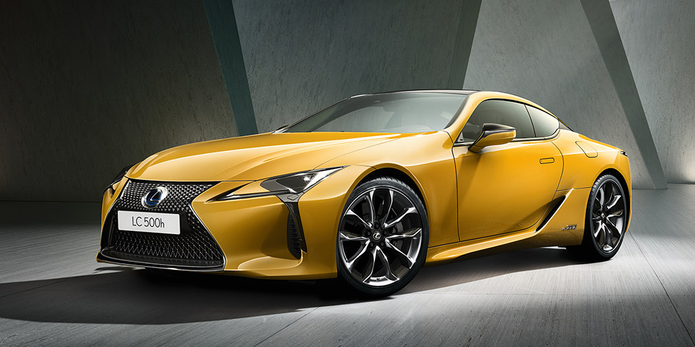 Lexus повідомив, що покаже в Парижі