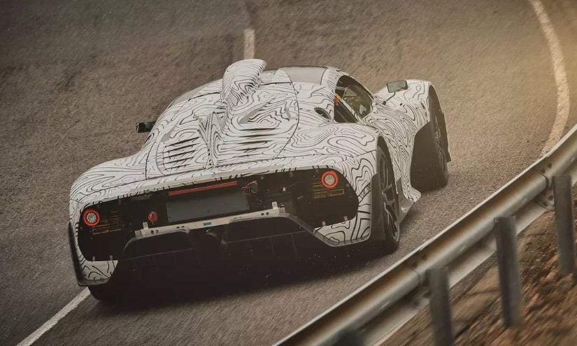 Супергибриду Mercedes-AMG Project One залишилося кілька кроків до серії