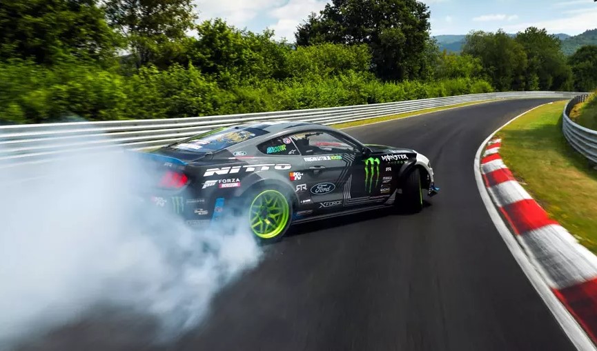 Відео дрифту Ford Mustang на Нюрбургрінгу