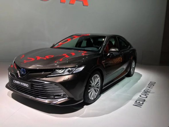 Європа знову отримала седан Toyota Camry