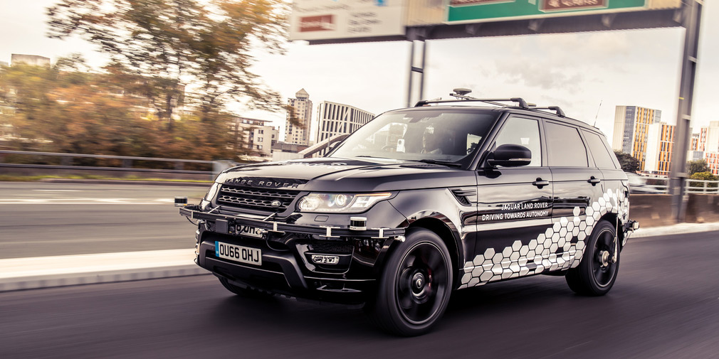Безпілотний Range Rover Sport зміг проїхати найскладніший трек у Ковентрі