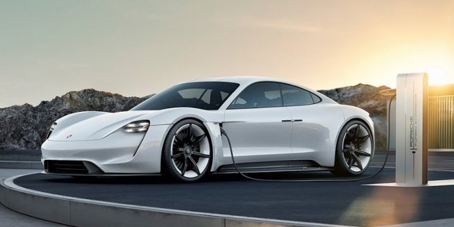 Першому електрокару Porsche зроблять ціну менше, ніж у Panamera