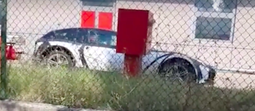 Прототип кросовера Ferrari з'явився на фото