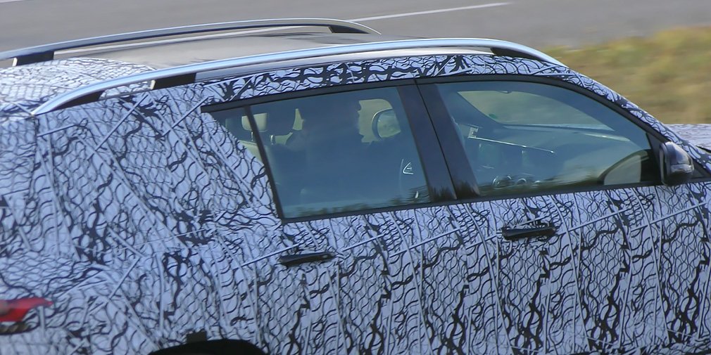 Відео тестів новітнього кросовера Mercedes-Benz GLB