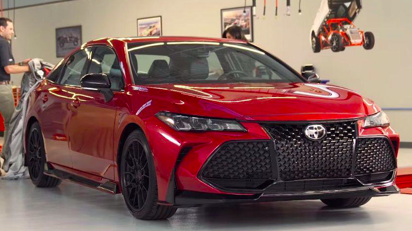 Дві «Тойоти» обзавелися заводським тюнінгом