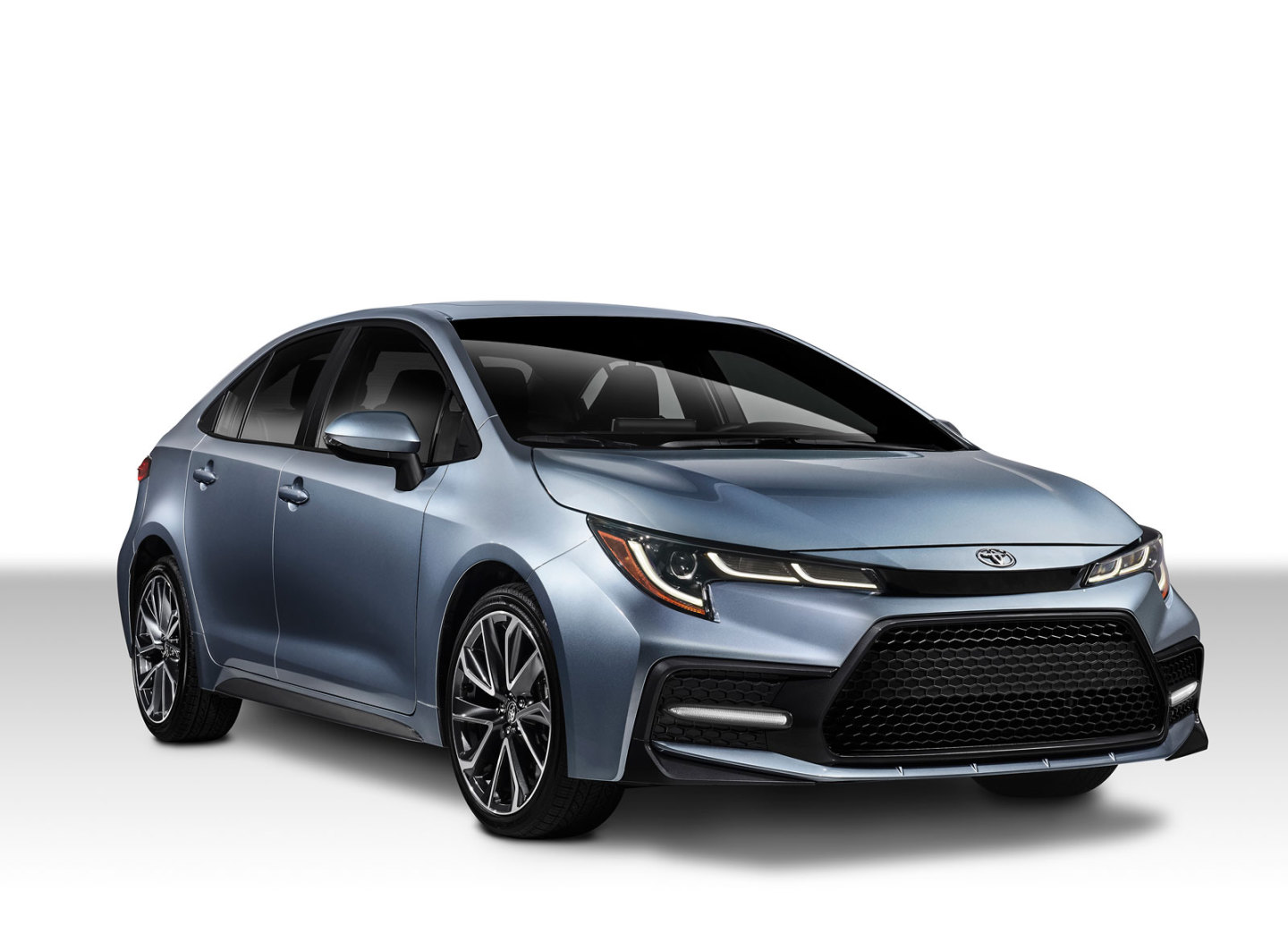 Відбулася прем'єра новітнього седана Toyota Corolla