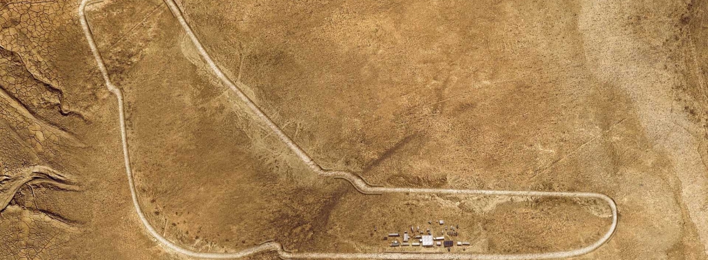 BMW X5 показала себе в пустелі на спеціальному треку (ВІДЕО)