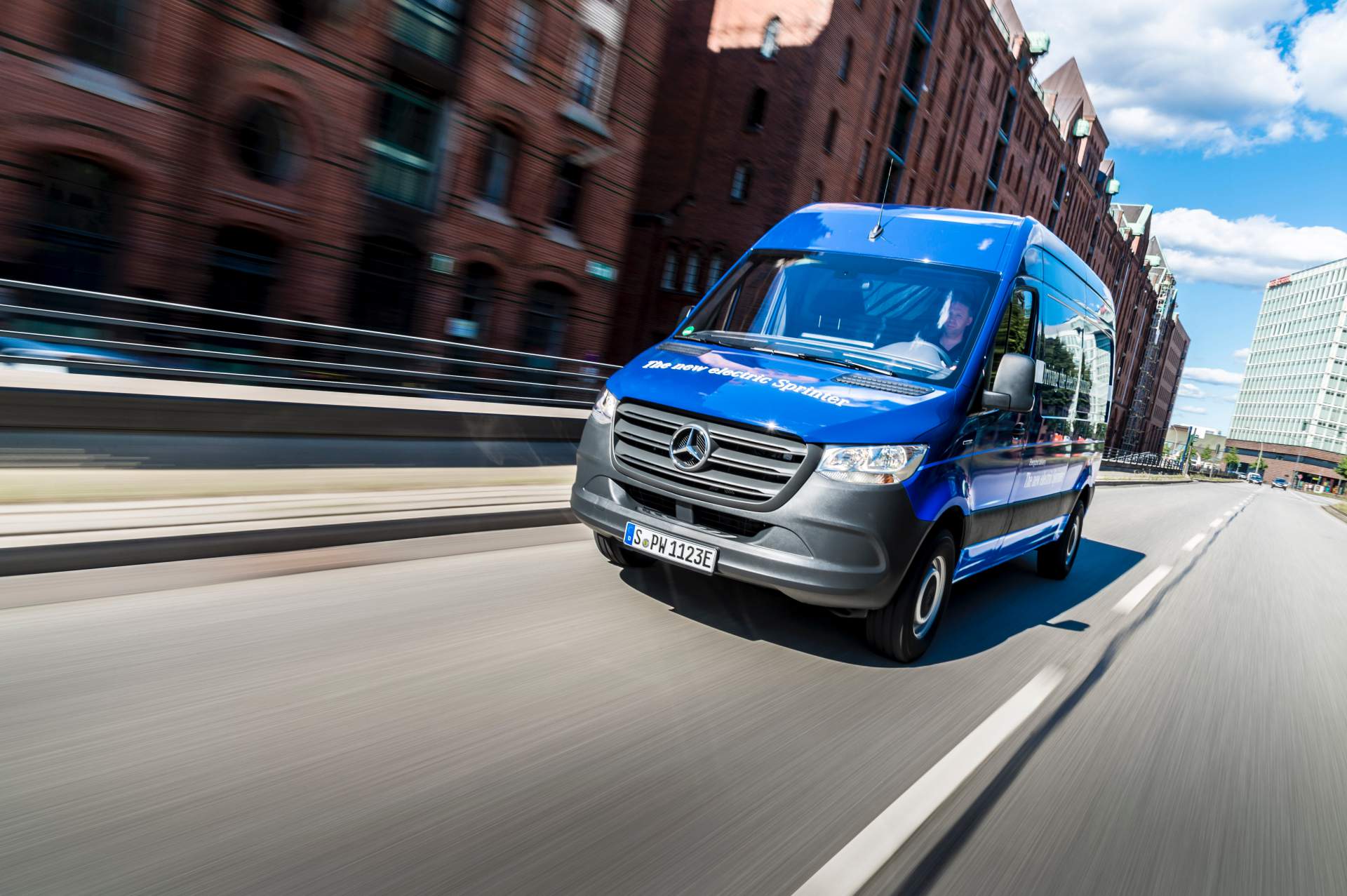 Tesla та Daimler займуться спільною розробкою електрокарів