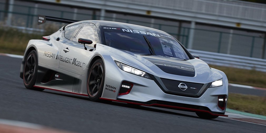 Новенький Nissan Leaf перетворився на електричний болід