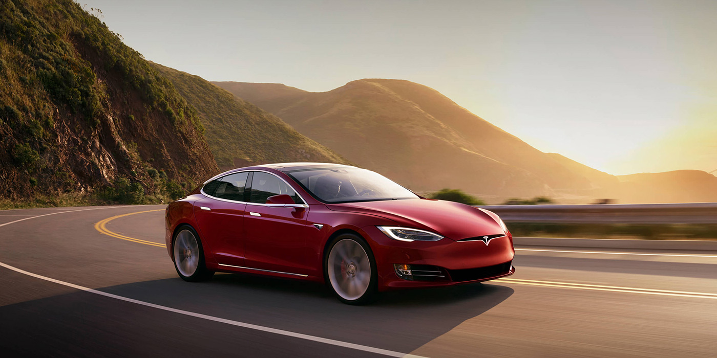 Автопілот в електрокарі Tesla майже довіз уснувшого п'яного водія до мети