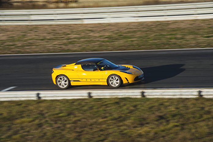Tesla Roadster змогла встановити новий рекорд