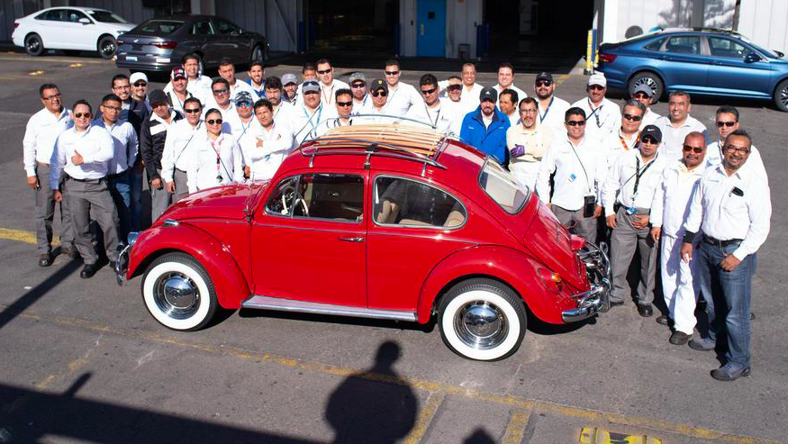 Volkswagen провела безкоштовну реставрацію раритетного Beetle