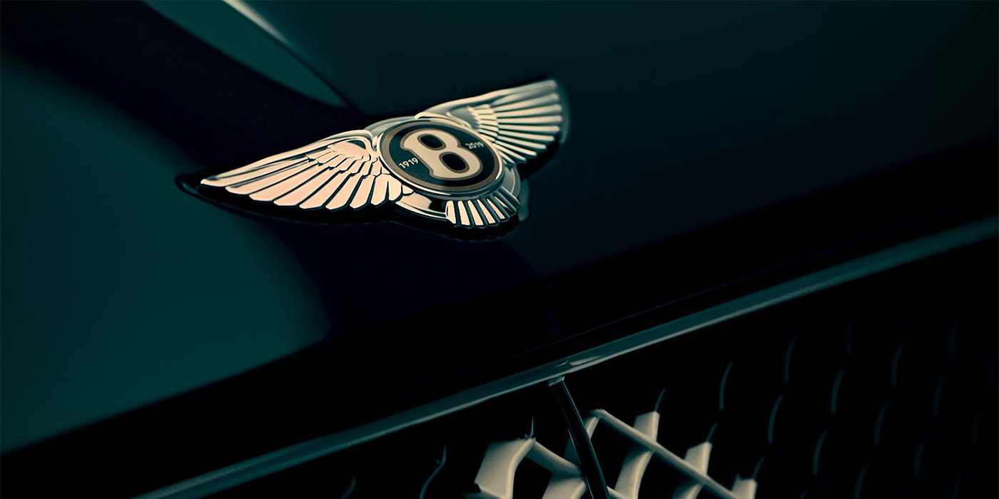 Bentley анонсує дебют новітнього авто