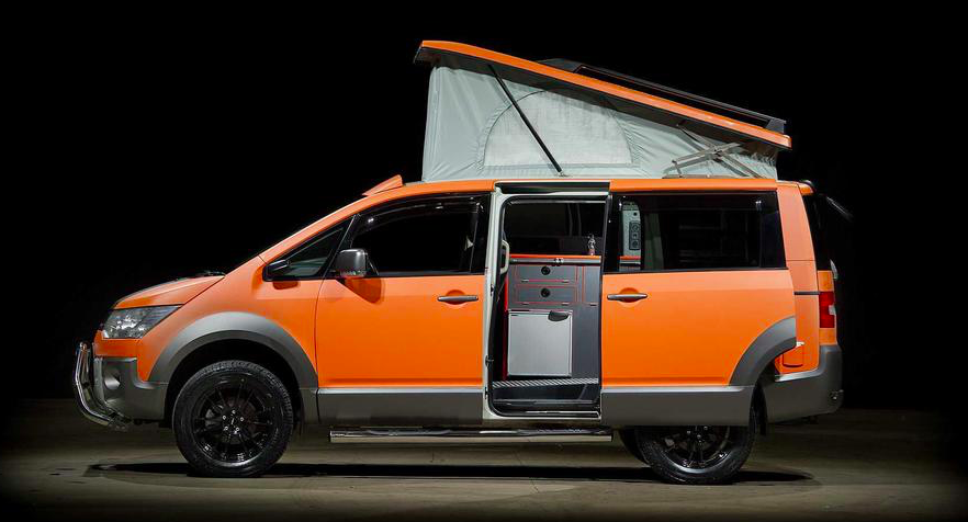 Мінівен Mitsubishi перетворився на справжній дім, але на колесах