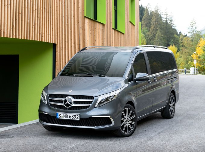 Mercedes-Benz V-Class 2019 оновився і з'явився на фотографіях