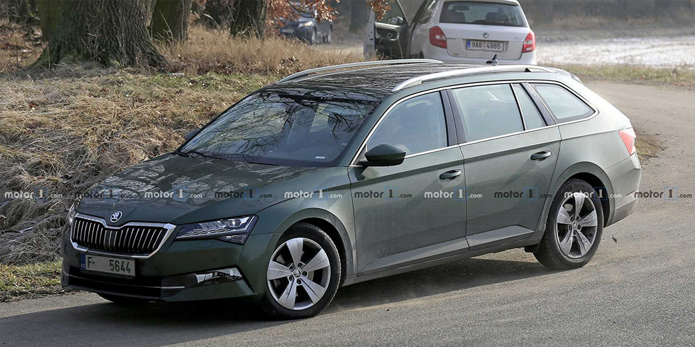 Оновлений Skoda Superb вперше з'явився без захисної плівки