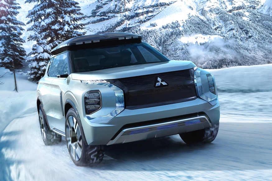 Майбутньому Mitsubishi Outlander підготують 3-рядний салон і гібридну установку