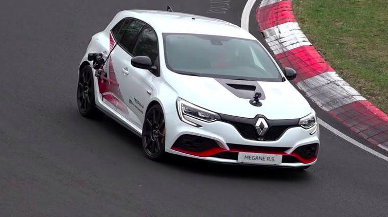Гоночний Renault Megane RS вперше з'явився без камуфляжу (ВІДЕО)