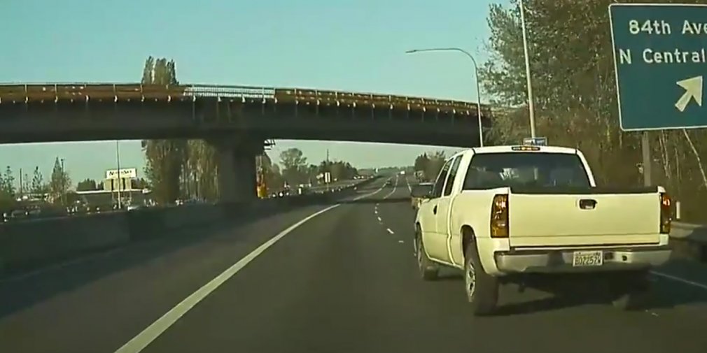 Автопілот Tesla Model 3 врятував від ДТП (ВІДЕО)