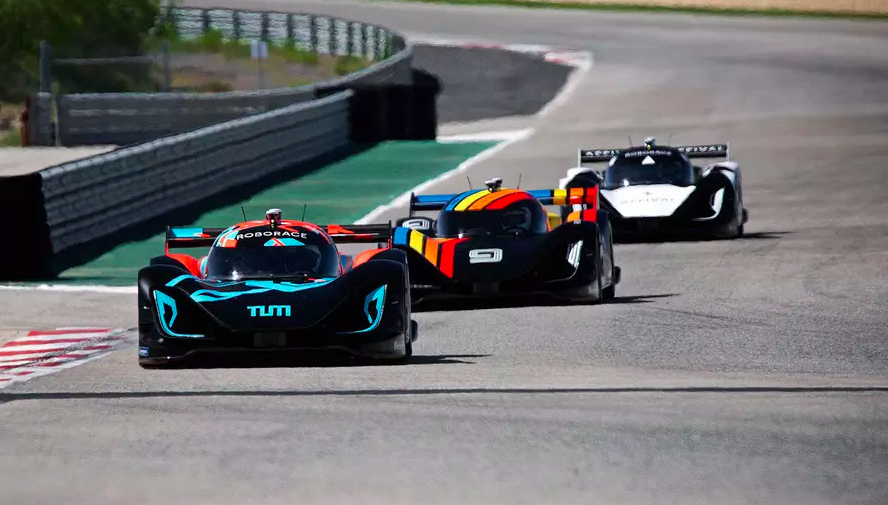 Гонки майбутнього: як їздять автомобілі без водіїв (ВІДЕО)