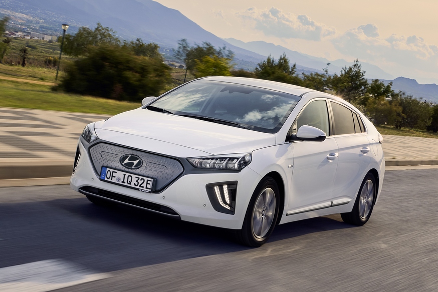 Електричний хетч Hyundai з рестайлінгом вийшов потужнішим і дальобійнішим