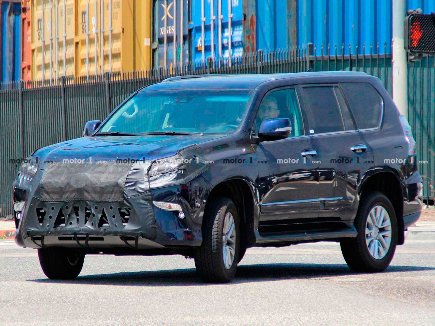 Оновленому Lexus GX 2020 влаштували перші тестові заїзди