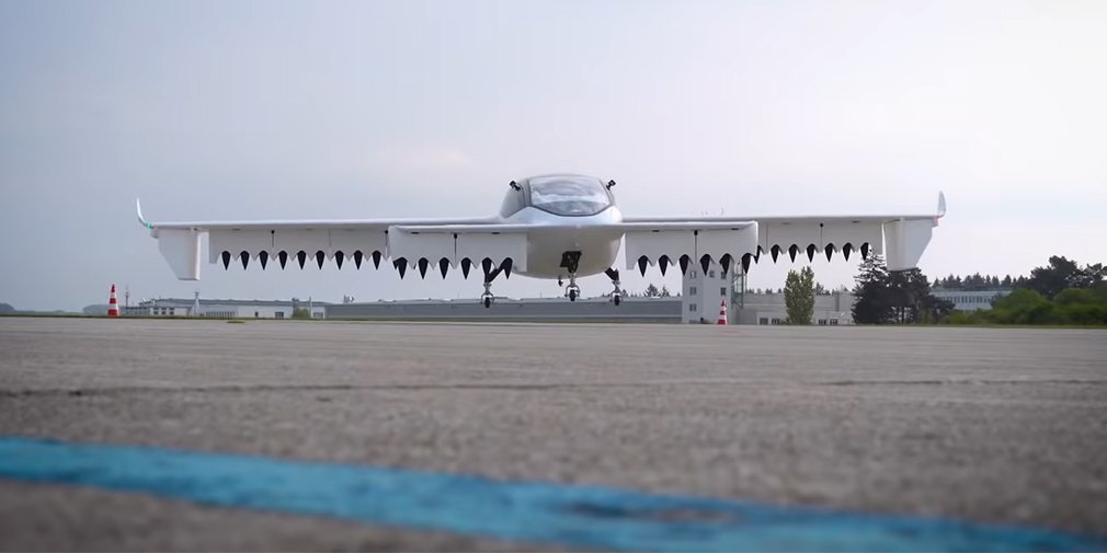 В Німеччині пройшли тести літаючого таксі (ВІДЕО)