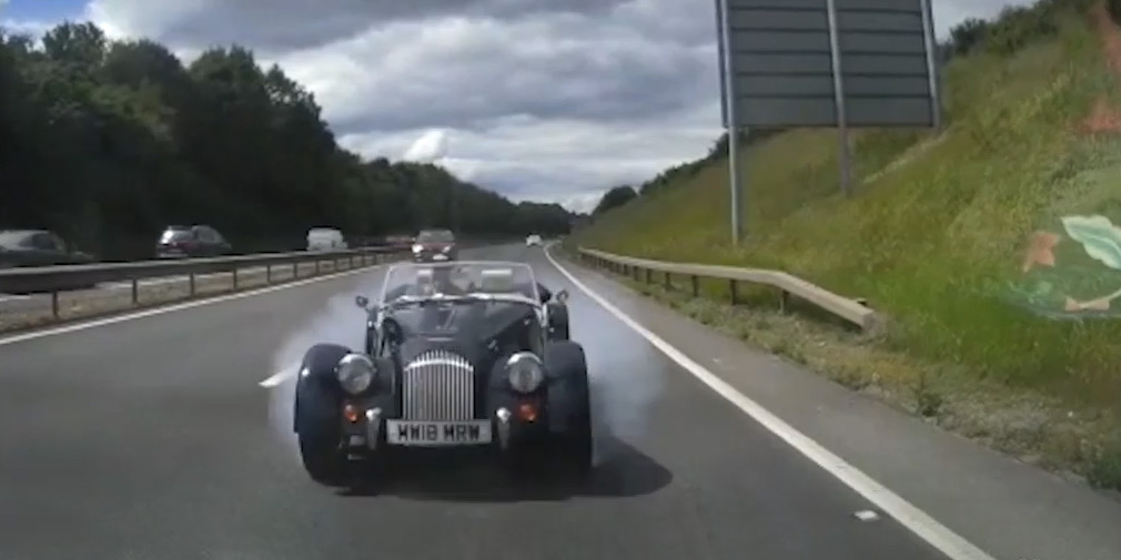 Спорткар Morgan та кросовер Audi потрапили в ДТП (ВІДЕО)