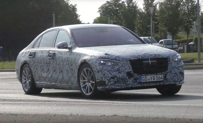 Нового Mercedes-Benz S-Class (W223) спіймали на тестах (ВІДЕО)