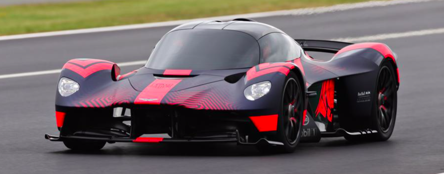 Гіперкар Aston Martin Valkyrie вперше виїхав на гоночний трек (ВІДЕО)