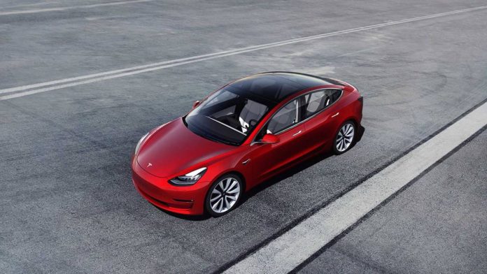 Tesla Model 3 змогла встановити новий світовий рекорд (ВІДЕО)