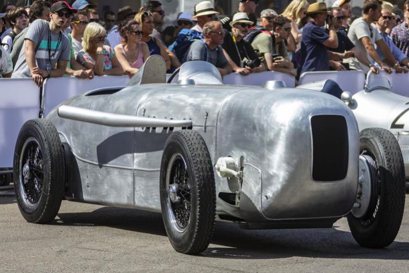 Mercedes-Benz підготує на показ «огірок» 1932 модельного року