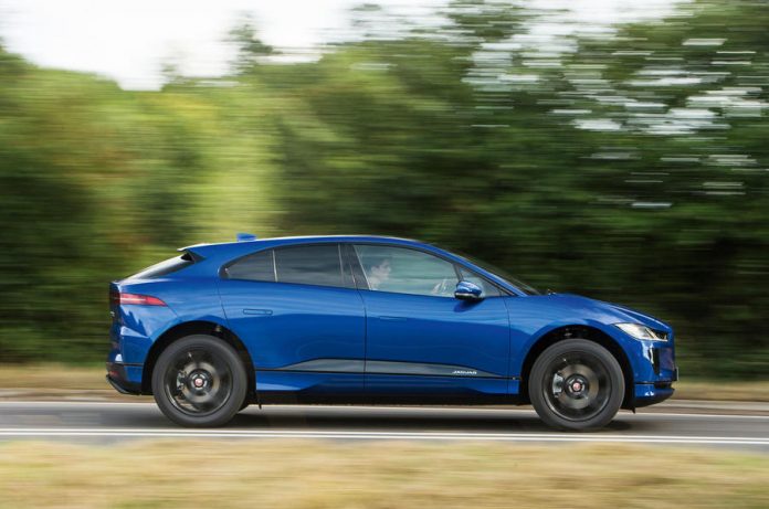 Jaguar виплачує по $3000 тим, хто буде купувати їх електромобілі