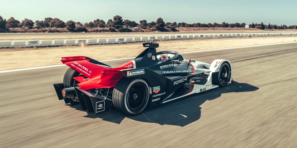 Porsche продемонстрував гоночний електромобіль на перший сезон у Formula E
