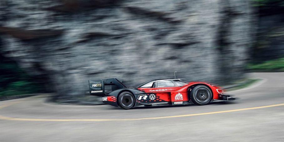 Volkswagen ID.R зміг встановити рекорд «Дороги 99 поворотів» (ВІДЕО)