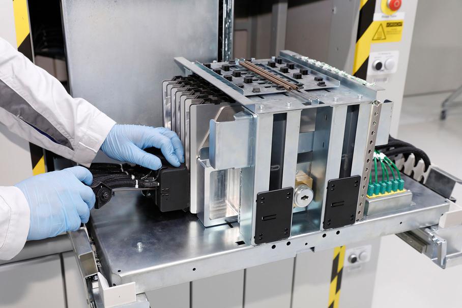 Volkswagen запускає виробництво акумуляторів на електрокари