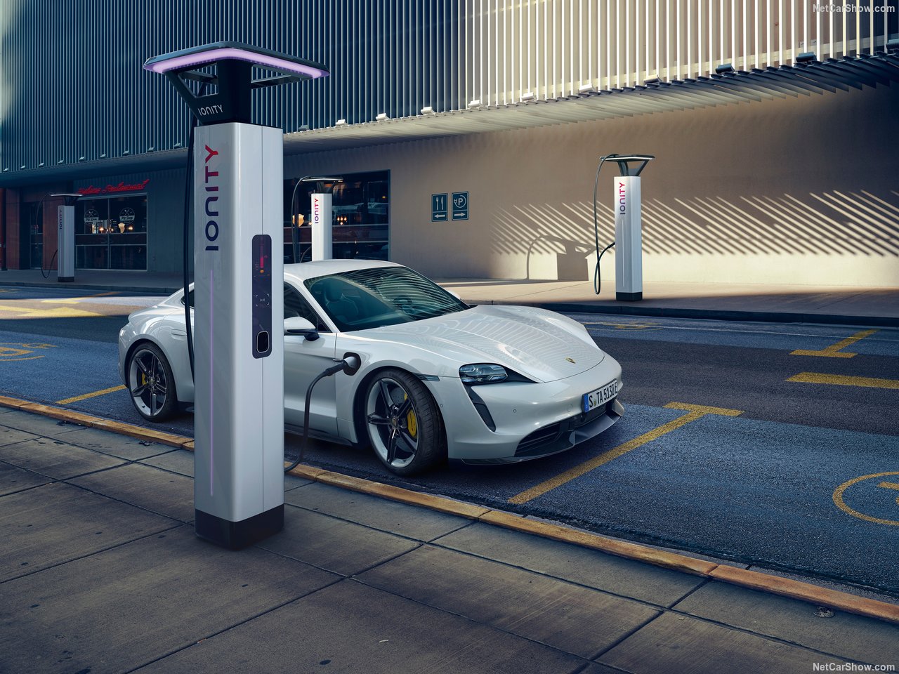 Електрокар Porsche Taycan отримав ціну в гривнях