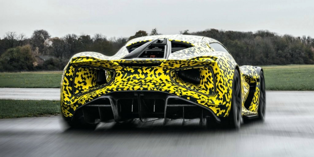 Подивіться, як 2000-сильний гіперкар Lotus їздить на треку (ВІДЕО)