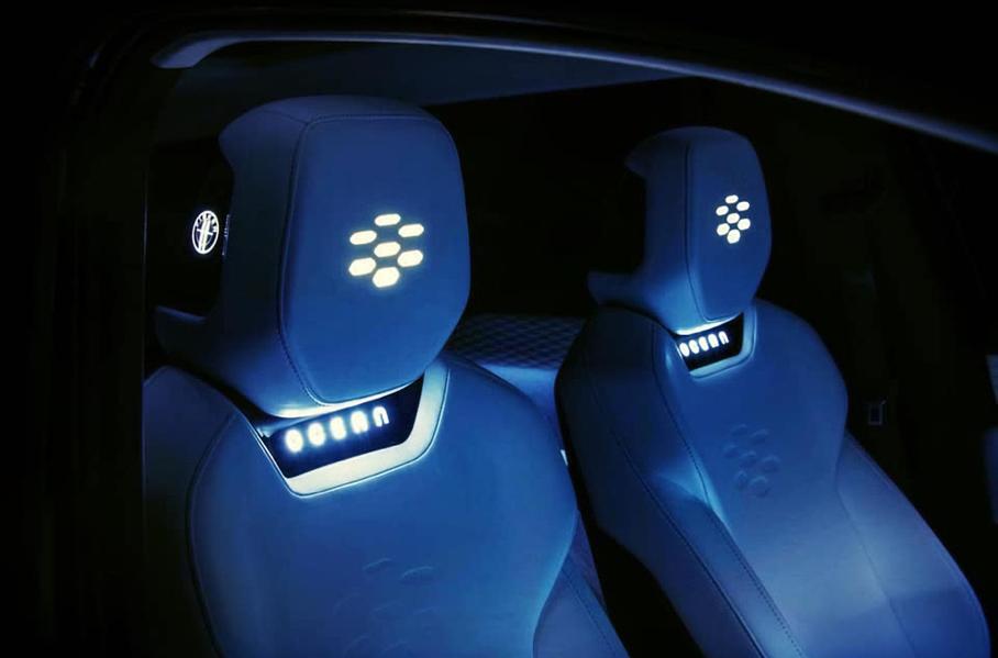 Електричному кросоверу Fisker впровадять особливу підсвітку крісел