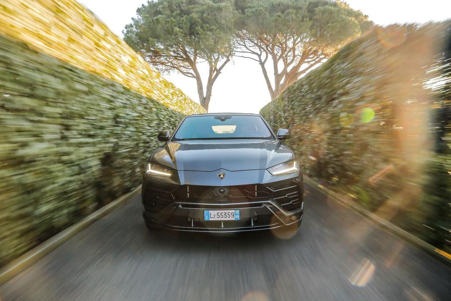 У Lamborghini більше популярні кросовери, ніж суперкари