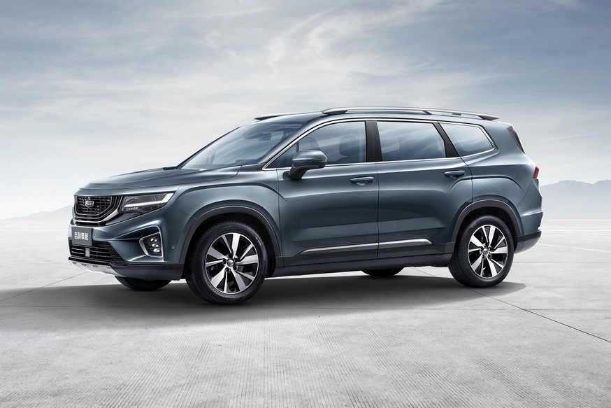 Найбільшому кросоверу Geely підготували салон у стилі Icon