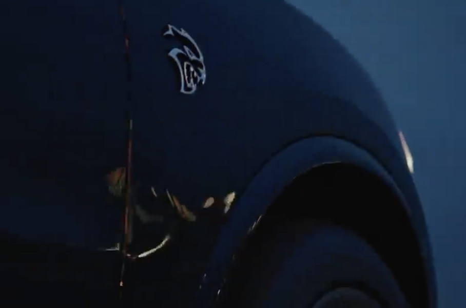 Dodge продемонстрував брутальний кросовер Durango SRT Hellcat на відео