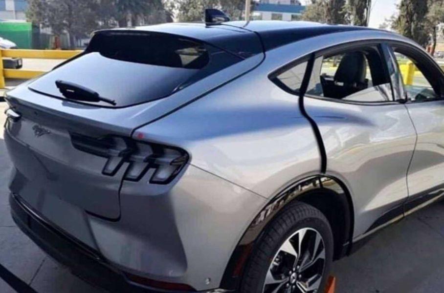 Перший екземпляр електричного кросовера Ford Mustang Mach-E з'явився на фото