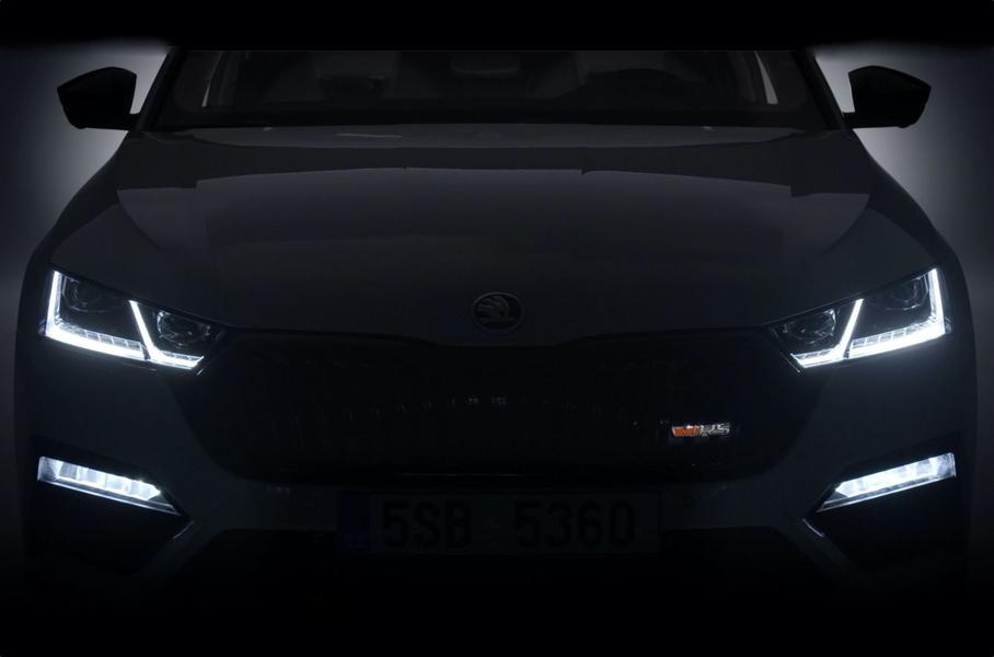Гібридна Skoda Octavia RS розсекретила дизайном