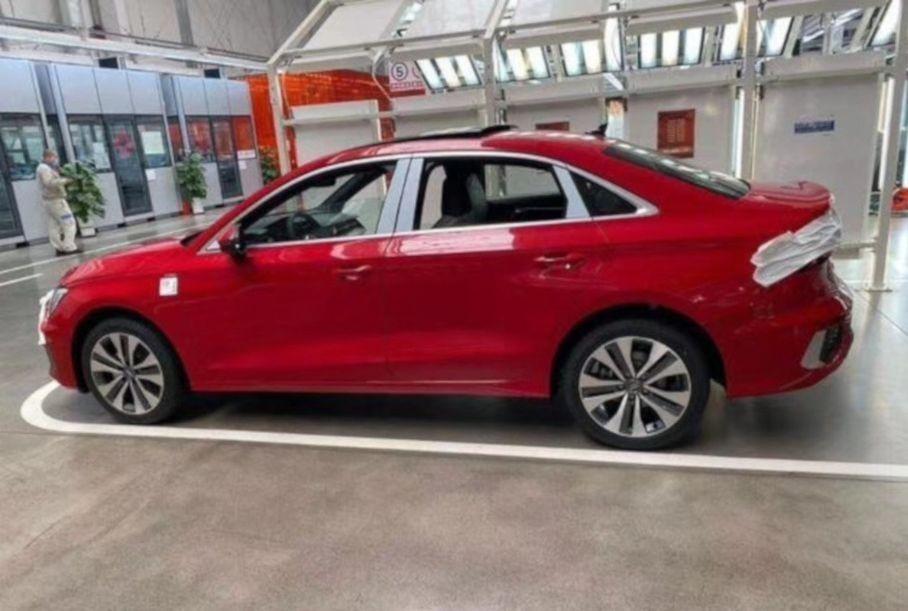 Новий седан Audi A3 вдалося сфотографувати до прем'єри