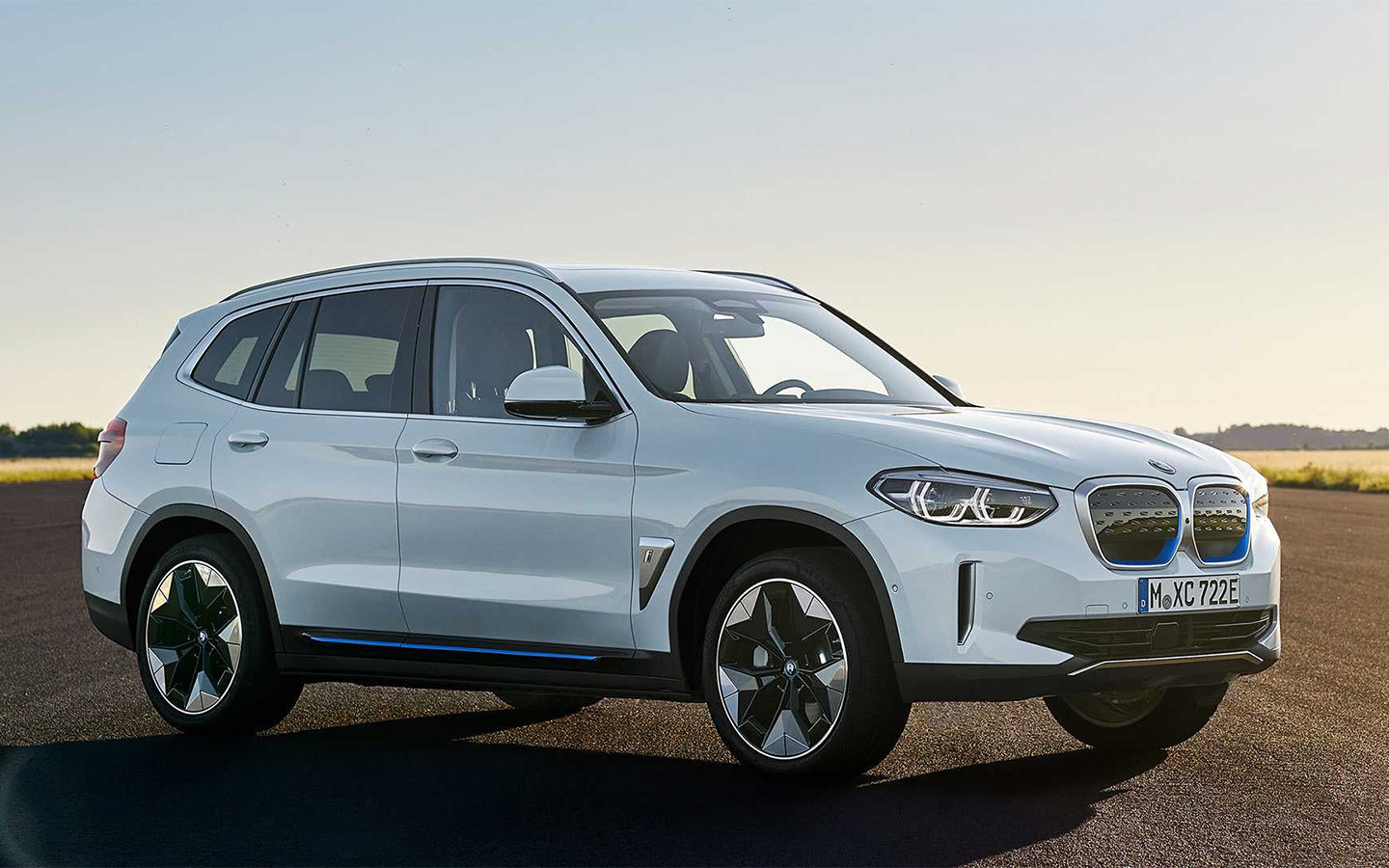 Відбувся дебют першого електричного BMW iX3 SUV